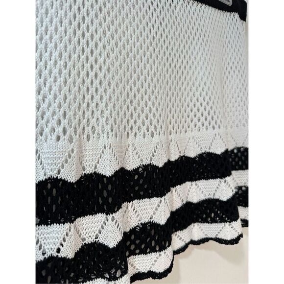 White & Black knit scalloped women’s skirt size Large #28-1796 - Picture 2 of 3